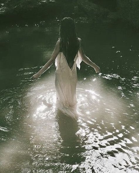 Divine Feminine Aesthetic, Mystic Girls, Lake Photoshoot, Photo Class, Nature Sketch, Water Pictures, Nature Photoshoot, Ethereal Aesthetic, Witch Aesthetic