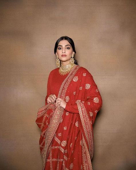 Sonam A Kapoor (@sonamkapoor) • Instagram photos and videos Sabyasachi Makeup, Sunita Kapoor, Diwali Inspiration, Diwali Fashion, Red Anarkali, Mirror Work Lehenga, Satin Fashion, Sonam Kapoor, Dope Fashion