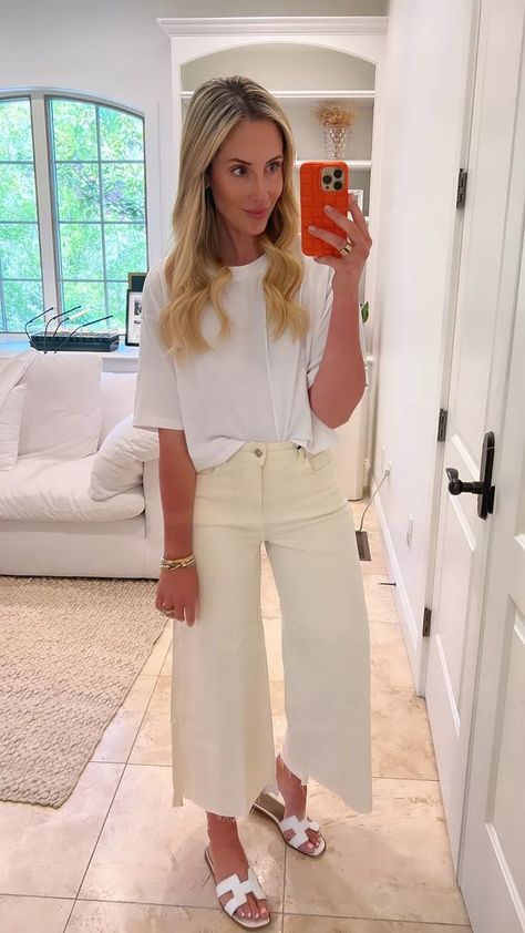 Cream Culottes Outfit, Ecru Wide Leg Jeans Outfit, Cream Cropped Jeans Outfit, Ecru Jeans Outfits Summer, Cream Jeans Outfit Summer, Cream Wide Leg Jeans Outfit, White Culottes Outfit, Wide Leg White Jeans Outfit, Ecru Jeans Outfits