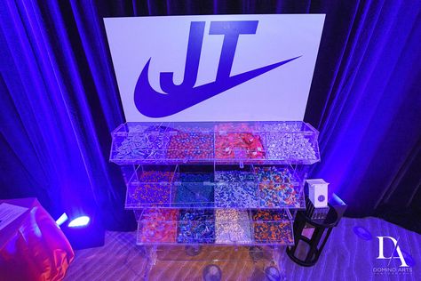 Joseph's Bar Mitzvah - Sara Renee Events Bar Mitzvah Decorations, Basketball Bar Mitzvah, Miami Bar, Sports Centerpieces, Sports Court, Sneaker Ball, Bar Mitzvah Party, Domino Art, College Graduation Parties