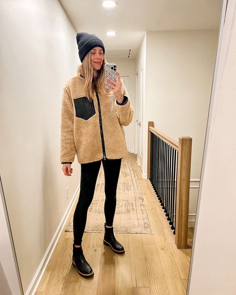 Fashion Jackson Winter, Cute Mountain Outfits, Mountain Outfit Fall, Fall Mountain Outfit, Mountain Outfit Winter, Outdoor Winter Outfit, Ski Resort Outfit, Jackson Hole Winter, Winter Vacation Outfits