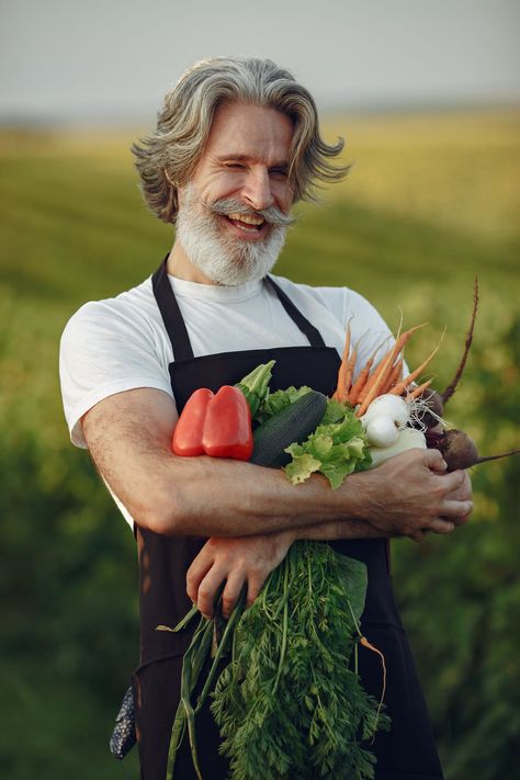 Free Portrait of Elderly Farmer Holding Vegetables Stock Photo Gustavo Fring, Environmental Portraits, Green Field, Farm Photo, Photo Site, Instagram Feed Inspiration, Summer Theme, Garden Photos, Guy Drawing