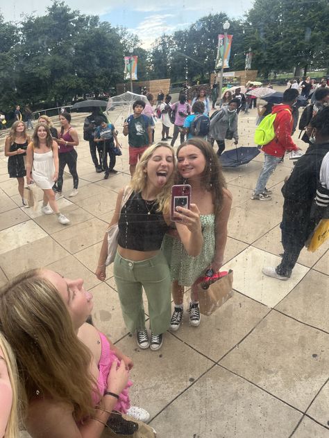 The Bean Picture Ideas, Cute Chicago Outfits, Chicago Bean Aesthetic, Aesthetic Chicago Pictures, Chicago Aesthetic Pictures, Chicago With Friends, Chicago Picture Ideas Summer, Chicago Pics Ideas, The Bean Chicago Poses