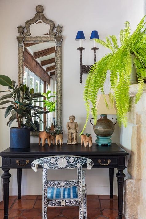 Sean Leffers Has Won Fans with Houses He’s Designed for His Own Young Family - 1stDibs Introspective Mexican Entryway, Old Wood Floors, Japanese Tea House, Santa Fe Style, Design Salon, Mexican Designs, French Chairs, Beautiful Pools, Boutique Interior