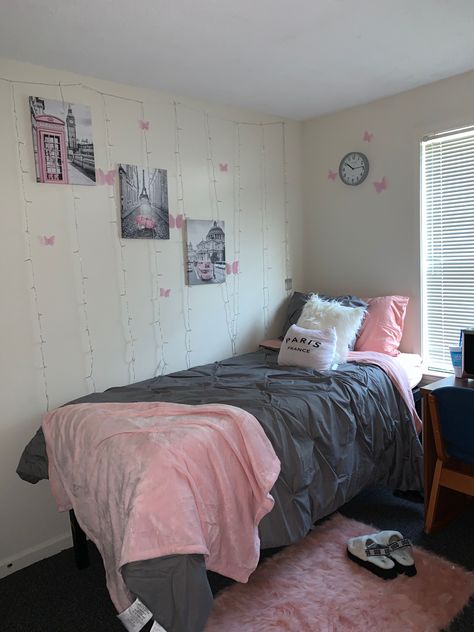 Dorm Bed No Headboard, College Dorm Room Ideas Pink And Grey, Grey And Pink Dorm, Pink And Gray Dorm Room, Pink And Grey Dorm Room, Doorm Room, Luxury Dorm, Luxury Dorm Room, White Dorm Room