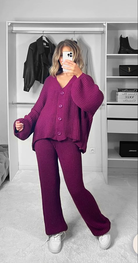 Women Lounge Wear Outfits Winter, Winter Loungewear Outfits, Home Outfit Comfy Winter, Modest Lounge Wear, Comfy Feminine Outfits, Cute Lazy Outfits For Winter, Lazy Home Outfits, Women Lounge Wear Outfits, Winter Casual Outfits For Women