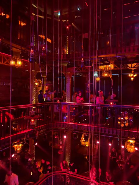 Paris Nightclub Aesthetic, Lit Aesthetic Party, Nightclub Aesthetic Dancing, Paris Clubs, Ambience Decor, Cabaret Club, Night Club Aesthetic, Nightclub Aesthetic, Nightclub Design