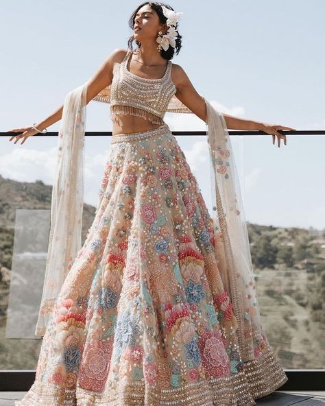 We Found A Fresh New Lehenga Perfect For Your Day Wedding! Orang India, Pengantin India, Lehenga Choli For Women, Choli For Women, Indian Outfits Lehenga, Wedding Lehenga Designs, Wedding Lehengas, Lehenga Designs Simple, Indian Bride Outfits