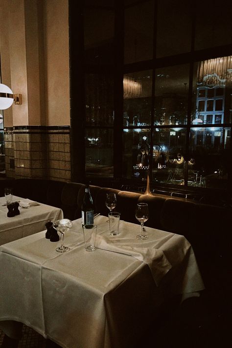 Restaurant Astethic, Restaurant Window, Aesthetic Window, Window Background, Glass Restaurant, Background Night, Amsterdam Food, Window Interior, Dinner Aesthetic