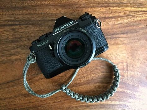 Camera Strap Pattern, Paracord Camera Strap, Diy Camera Strap, Camera Hand Strap, Leica Photography, Camera Neck Strap, Camera Wrist Strap, Simple Macrame, Paracord Diy