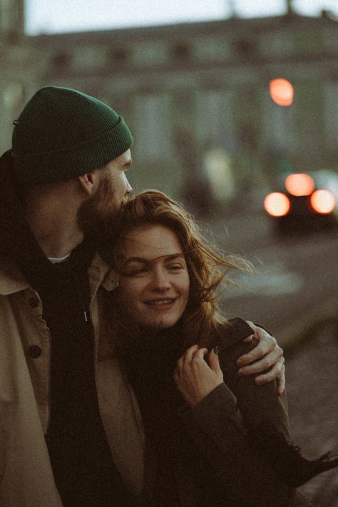 Night Street Couple Photoshoot, Dark Academia Couple, City Couples Photography, Engagement Photo Shoot Beach, Silent Day, Couples City, Downtown Photography, Anniversary Photography, Fall Engagement Pictures