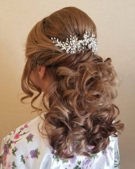 Mother of the Bride Hairstyles: 26 Elegant Looks for 2021 Homecoming Hairstyle, Bride Hair Down, Mother Of The Bride Hairstyles, Mother Of The Groom Hairstyles, Half Updo Hairstyles, Wedding Hair Half, Bridesmaid Hair Long, Mother Of The Bride Hair, Bridesmaid Hair Half Up