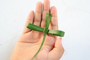 How to make a cross from the palm you receive in church on Palm Sunday Palm Cross, Here Comes Peter Cottontail, Palm Sunday, Palm Fronds, Childrens Church, Orthodox Icons, A Cross, Palm Leaves, Plant Decor