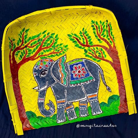 Bamboo Basket Painting Ideas, Bamboo Soop Painting Ideas, Kulo Designs, Kula Art, Kulo Painting, Kulo Art, Puja Decoration, Painted Spoons, Wedding Symbols