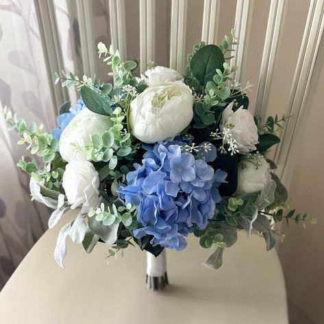 Bouquet White Roses, Blue Hydrangea Bouquet, Wedding Bouquet White, Sunflower Bridal Bouquet, Silk Flower Wedding, White Rose Wedding Bouquet, Rustic Sunflower Wedding, Wedding Flowers Sunflowers, Sunflower Wedding Bouquet