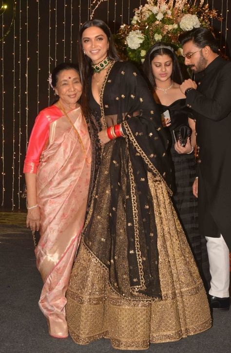 Wedding Deepika Padukone In Lehenga, Shaadi Lengha, Deepika Padukone Lehenga, Dazzling Dresses, Sabyasachi Bridal, Bridal Mehndi Dresses, Asha Bhosle, Mehndi Dresses, Deepika Padukone Style