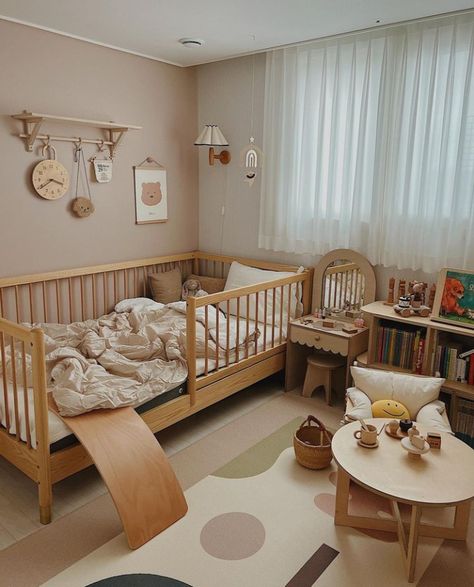 Uk Apartment, Korean House Interior, Japan Room, Neutral Kids Room, Japanese Baby, House Bunk Bed, Children Room Boy, Baby Equipment