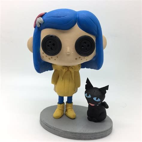 Coraline Air Dry Clay, Coraline Clay Ideas, Coraline Clay Art, Coraline Polymer Clay, Clay Coraline Doll, Coraline Sculpture, Coraline Clay, Making A Coraline Doll, Making Coraline Doll