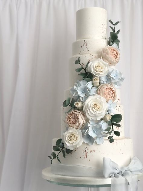 Wedding Cake With Pink And Blue Flowers, Blush And Blue Wedding Cake, Wedding Cake With Dusty Blue Flowers, Pink Blue Wedding Cake, Amazing Cakes Unique, Wedding Cake Dusty Blue, Blush And Blue Wedding, Wedding Cake Base, Pale Blue Hydrangea