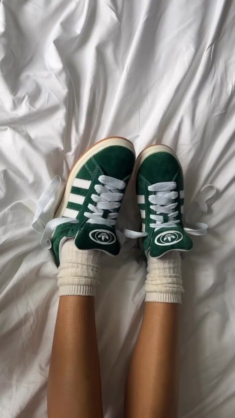 Vans Verdes, Looks Adidas, 00s Mode, Dr Shoes, Shoe Wishlist, Fresh Shoes, Hype Shoes, Adidas Campus, Shoe Inspo