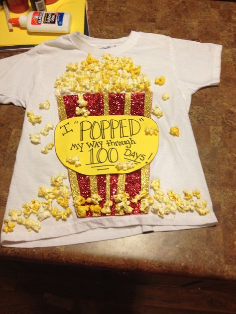 Aubrey's 100th day of school shirt! "I 'Popped' my way through 100 days!! 100 Days Of School Project Kindergartens, 100 Day Shirt Ideas, 100days Of School Shirt, 100 Días De Clases, 100th Day Of School Crafts, 100s Day, 100 Day Of School Project, Kindergarten Prep, School Banner