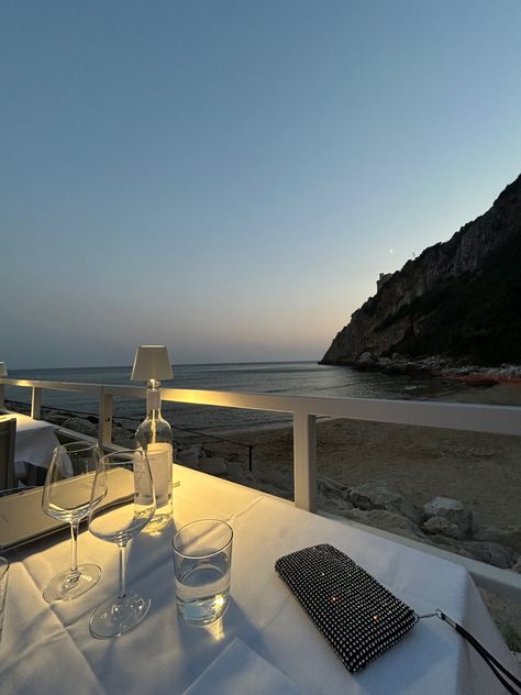 #italy #dinner #restaurant #beach #sea #vacation #romantic #aesthetic Romantic Dinner Aesthetic, Dinner Aesthetic Restaurant, Dinner By The Beach, Italy Dinner, Vacation Restaurants, Seaside Dinner, Restaurant Beach, Seaside Restaurant, Diner Table