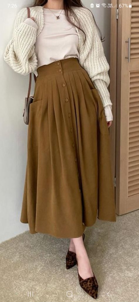 Light Academia Long Skirt Outfit, Soft Summer Cottagecore, Cottage Outfits Winter, Cottage Core Business Outfits, Cottagecore Trousers Outfit, Dark Academia Maxi Skirt Outfit, Long Skirt Academia Outfit, Fall Cottage Outfit, Modest Romantic Outfit