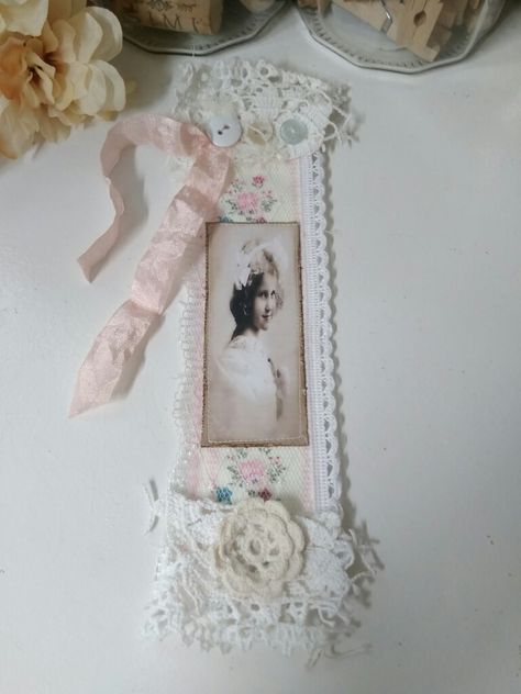 Fabric Flower Bookmark, Shabby Chic Bookmarks, Lace Bookmarks, Macrame Flowers, Lace Bookmark, Shabby Chic Needle Book, Book Themed Party, Lace Journals Fabric Books, Book Marks