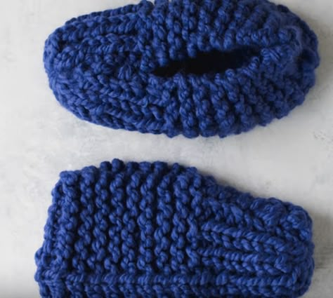 AllFreeKnitting - 1000s of Free Knitting Patterns Knitting Slippers, Knit Slippers Free Pattern, Knit Slippers, Art Geek, Knitted Slippers Pattern, Cozy Slippers, Basic Stitches, Crochet Bebe, Slippers Pattern