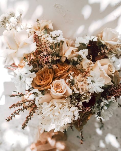 Earthy Flower Arrangements, Brown Wedding Palette, Brown Wedding Flowers, Western Wedding Flowers, Earthy Wedding Decor, Romantic Palette, Wedding Bouquet Fall, Brown Wedding Themes, Muskoka Wedding