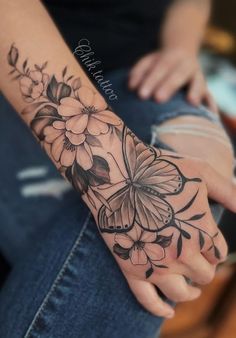 Tattoos Ideas Female, Kids Tattoo Ideas, Females Tattoos, Tattoo Ideas Travel, Baby Tattoo Ideas, Tattoo Design Hand, Theatre Tattoo, Female Tattoo Designs, Travel Tattoo Ideas