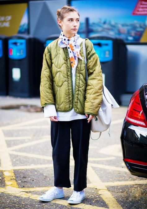 Army Liner Jacket Outfit, Olive Quilted Jacket Outfit, Jenny Walton Style, Padding Fashion, London Street Fashion, Jenny Walton, Runway Photography, Street Style London, London Fashion Weeks