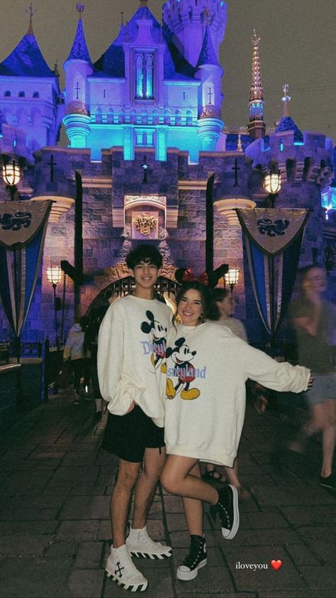 #USA Disneyland Couples Pictures, Disney Couple Outfits, Disney Poses, Disneyland Photos, Cute Disney Outfits, Disney Photo Ideas, Disney World Pictures, Disney World Outfits, Disneyland Pictures