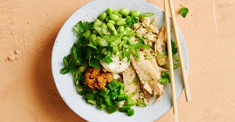 A delicious 10-minute dinner. Edamame Rice, Easy Dinners For One, Chilli Pasta, Canned Tuna Recipes, Dinner For One, Rice Bowls Recipes, Herb Salad, Tuna Recipes, Healthy Easy