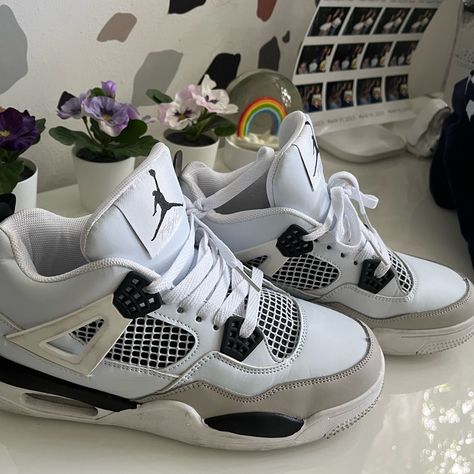 -Basically Brand New -Worn Once -Great Condition -Clean Retro 4s, Nike Shoes Women Fashion, Pretty Sneakers, Jordan 4s, Pretty Shoes Sneakers, Jordan Shoes Retro, All Nike Shoes, Shoes Nike Air, Shoes Outfit Fashion