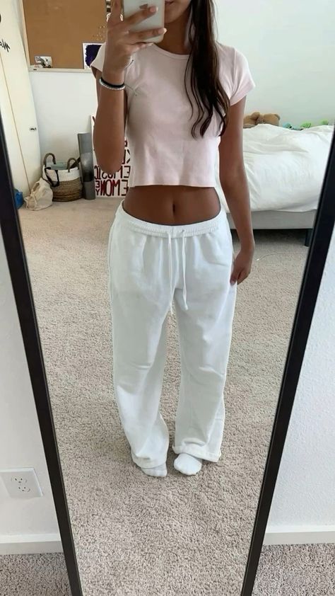 Outfit inspiration - Casual wear - White sweatpants - Crop top - Minimalist style - Lounge outfit - Mirror selfie - Neutral tones - Comfortable fashion - Athleisure look - Cute - Girls White Sweatpants, Lounge Outfit, Style Lounge, Athleisure Fashion, Comfortable Fashion, Minimalist Fashion, Athleisure, Casual Wear, Outfit Inspirations