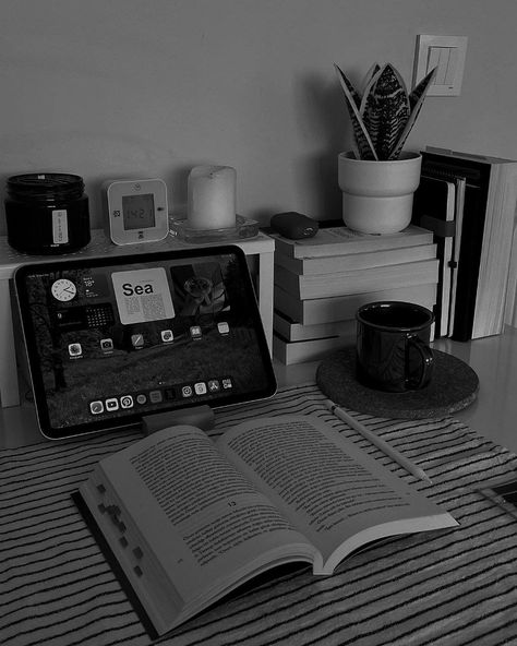 Grey Books Aesthetic, Study Grey Aesthetic, Grey Study Table, Studying Black And White, Black And White School Aesthetic, Black And White Study Aesthetic, Black And White Book Aesthetic, Black Study Aesthetic, Dark Classroom Aesthetic