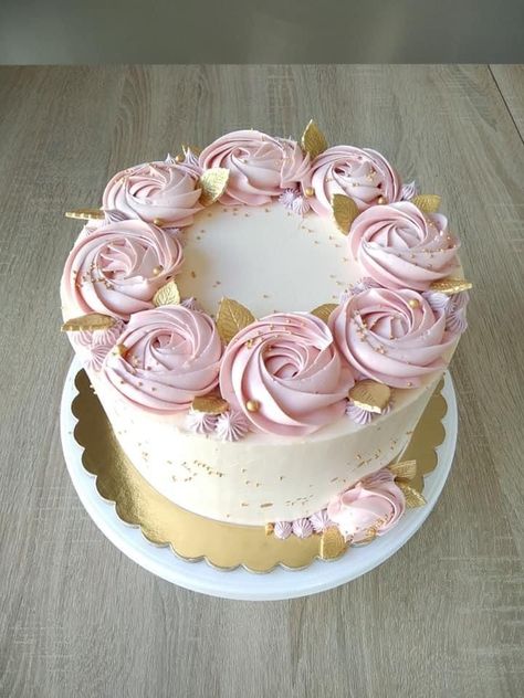 Female Birthday Cake Ideas For Women, Pretty Cakes For Women, Pretty Cakes For Women Birthdays, Cakes With Roses, Simple Floral Cake, Birthday Cake For Women Elegant, Birthday Cake Buttercream, Birthday Cake For Women Simple, Rose Cake Design