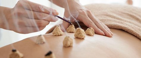 Moxibustion is a commonly used therapy in Chinese Medicine. Read more about what it is and how it is used! Acupuncture Clinic, Medical Consultation, Chinese Herbs, Healing Plants, Qi Gong, Acupuncture Points, Heat Therapy, Traditional Chinese Medicine, Digestion Problems