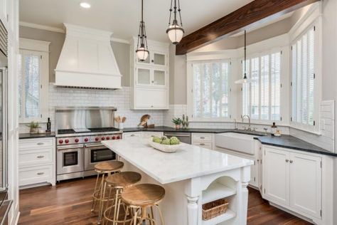 Kitchen Bay Window Over Sink, Kitchen Window Over Sink Ideas, White Traditional Kitchen, Tableware Ideas, Window Over Sink, White Kitchen Traditional, Kitchen Bay Window, Kitchen Window Design, Kitchen Peninsula