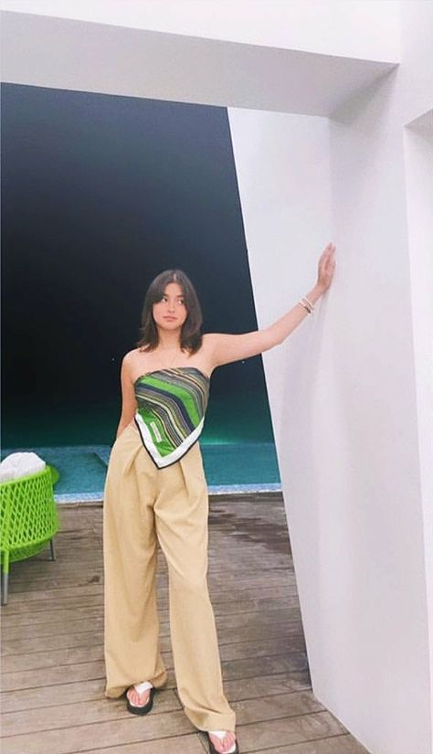 Liza Soberano Style, Aesthetic Hawaiian Outfit, Giordano Dress, Liza Soberano Aesthetic, Hawaiian Themed Outfits, 90's Outfit, 21st Birthday Photoshoot, Liza Soberano, 18th Birthday Party