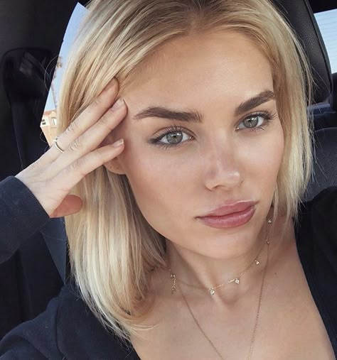 Michelle Randolph Blonde Hair For Hazel Eyes, Michelle Randolph, Dark Eyebrows, Natural Eyebrows, Off Campus, Hazel Eyes, Girl Hair, Hair Stuff, Belleza Natural