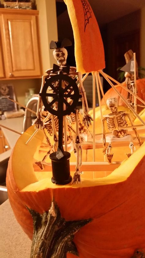 The Bones pirate ship terrorizing the sea Pumpkin Pirate, Pirate Ship Craft, Diy Pumpkin Carving, Pirate Pumpkin, Creative Pumpkin Decorating, Pumpkin Carving Contest, Halloween Pumpkin Carving, Creative Pumpkin Carving, Sharp Knife