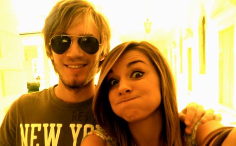 Marzia and Felix <3 :3 Pewdiepie And Marzia, Decades Aesthetic, Pewdiepie Jacksepticeye, Marzia And Felix, Cutest Couple Ever, Smosh, Youtube Stars, Dan And Phil, Pewdiepie