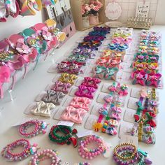 Baby Store Display, Hair Bow Display, Newborn Hair Bows, Diy Hair Clip, Hashtag Instagram, Bow Display, Packaging Ideas Business, Hair Clips Diy, Craft Fair Displays