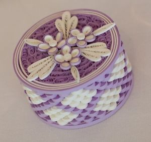 65 Handmade Quilled Wedding Favour Boxes in Lilac & White | eBay Quilling Box Ideas, Wedding Favour Boxes, Favour Boxes, Desain Quilling, Quilling 3d, Paper Quilling Patterns, Quilled Paper Art, Quilled Jewellery, Quilled Creations