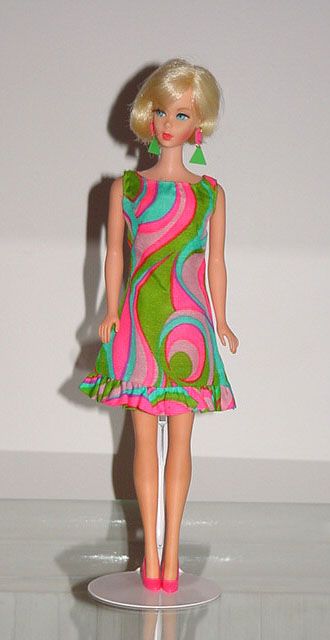 Mod Barbie Hair Fair IN 1968 Mod Barbie Fashions - Swirly Cue 1822 - w Dress Hot Pink Heels Pink and Lime Green  Earrings Vintage Barbie Looks, 1960s Barbie Clothes, Vintage Barbie Clothes 1960 Dresses, 1822 Fashion, 60s Barbie, 1960s Barbie, Mod Barbie, Retro Barbie, Hair Fair