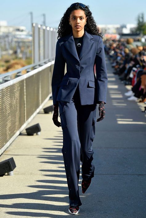 Blue Runway, Navy Blue Outfit, Woman In Suit, Blue Tuxedos, Trendy Fits, Navy Coat, Fitted Coat, Navy Blue Suit, Office Outfits Women