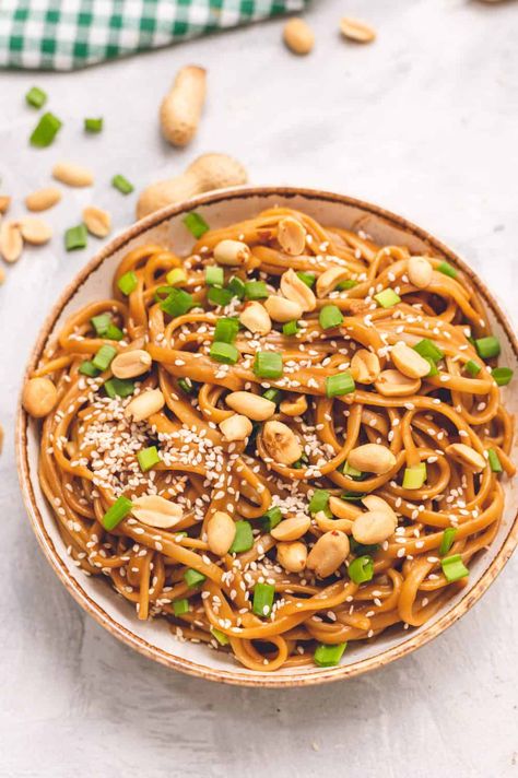 Thai Peanut Sesame Noodles - The Recipe Critic Sesame Oil Recipes, Sesame Noodles Recipe, Peanut Sauce Noodles, Peanut Sauce Recipe, Thai Peanut Sauce, Cibo Asiatico, Sesame Noodles, The Recipe Critic, Peanut Noodles