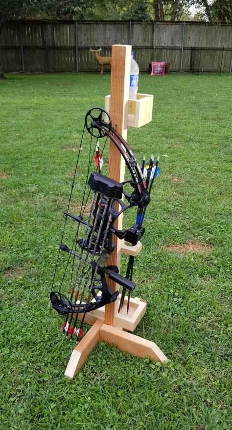 Home Archery Range, Quiver Diy, Archery Stand, Archery Target Stand, Diy Archery Target, Kids Play Yard, Diy Archery, Arrow Target, Diy Bow Holder